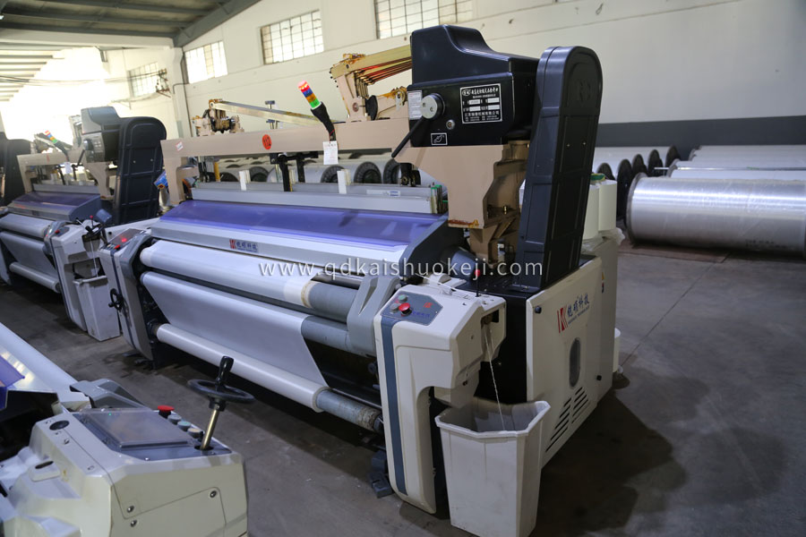 噴水織機工廠生産場景