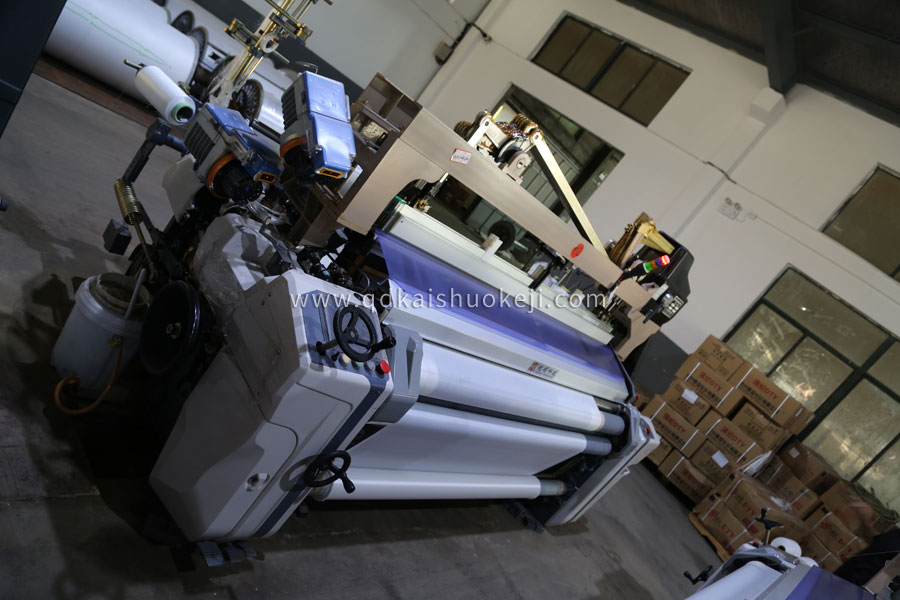 噴水織機工廠生産場景
